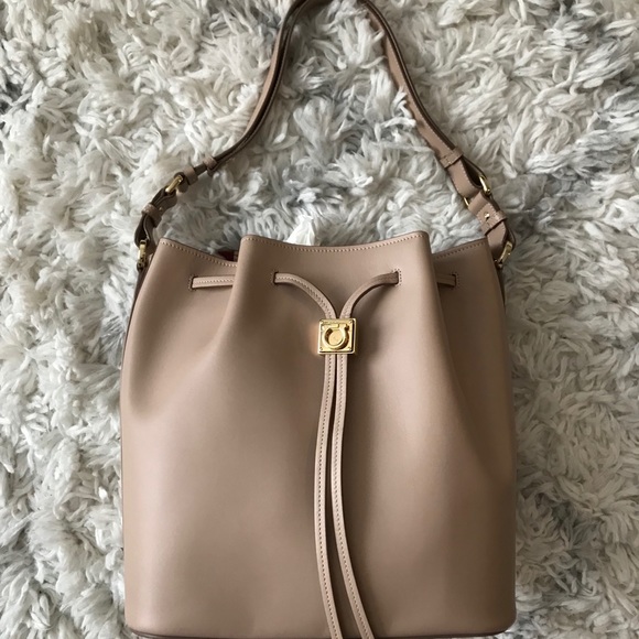 Salvatore Ferragamo Sansy bucket bag - Picture 6 of 8